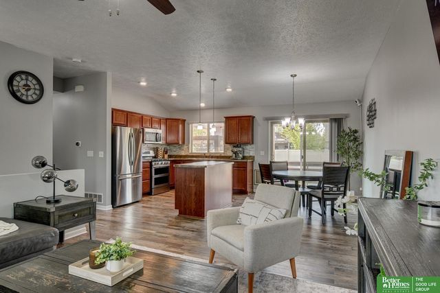 9113 Black Street, Omaha, NE 68122
