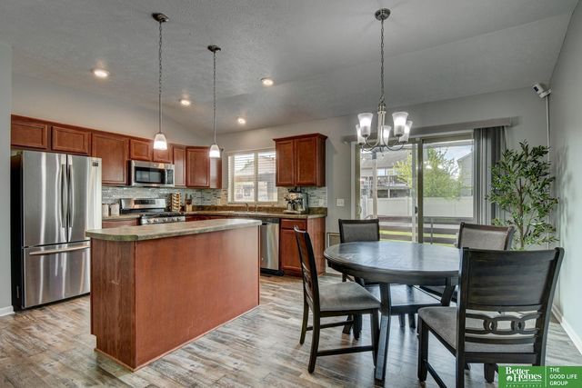 9113 Black Street, Omaha, NE 68122