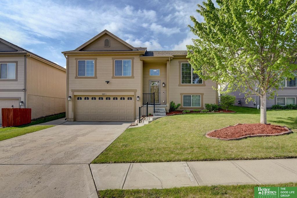 9113 Black Street, Omaha, NE 68122