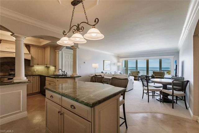 2885 Gulf Shore BLVD N 302, Naples, FL 34103