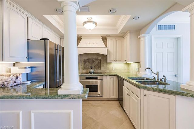 2885 Gulf Shore BLVD N 302, Naples, FL 34103