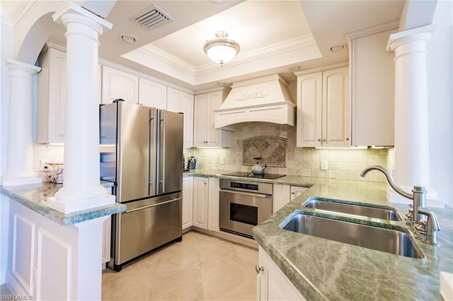 2885 Gulf Shore BLVD N 302, Naples, FL 34103
