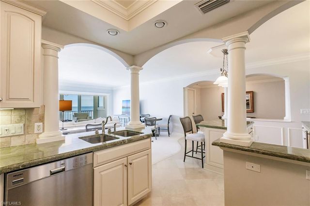 2885 Gulf Shore BLVD N 302, Naples, FL 34103