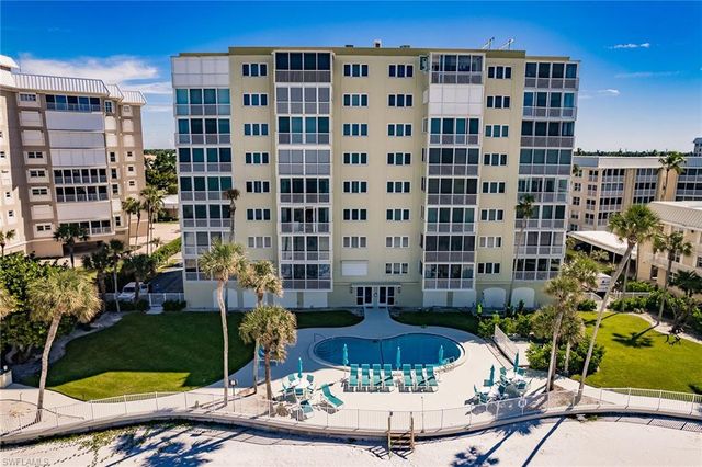 2885 Gulf Shore BLVD N 302, Naples, FL 34103