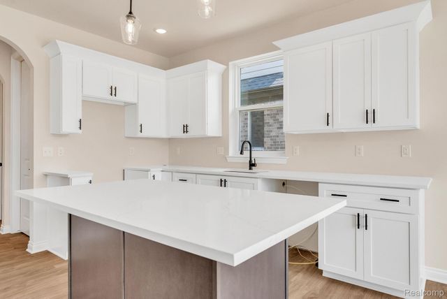 4172 Blossom Drive, Sterling Heights, MI 48314