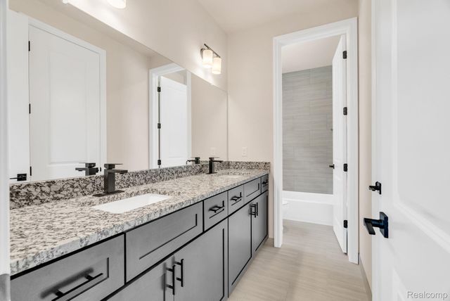 4172 Blossom Drive, Sterling Heights, MI 48314