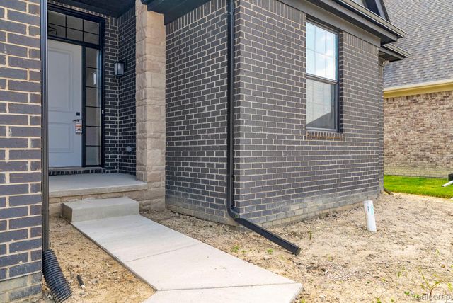 4172 Blossom Drive, Sterling Heights, MI 48314