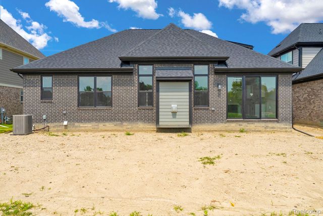 4172 Blossom Drive, Sterling Heights, MI 48314