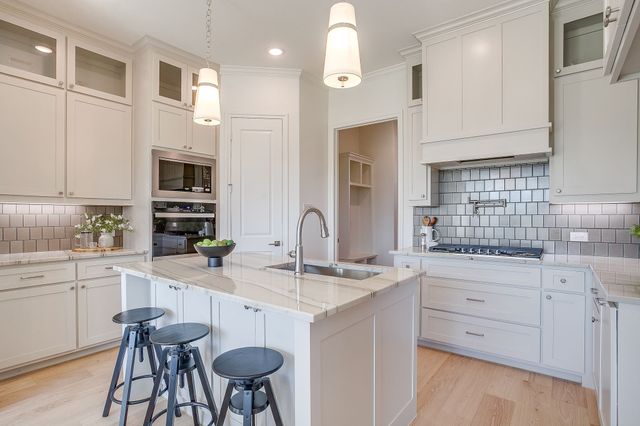 324 Slimp Bluff, Azle, TX 76020