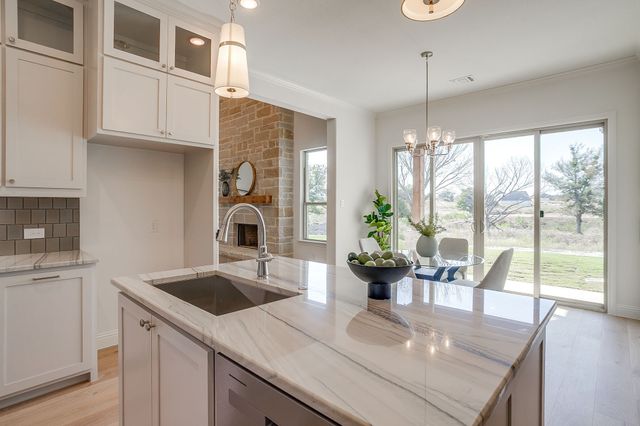 324 Slimp Bluff, Azle, TX 76020