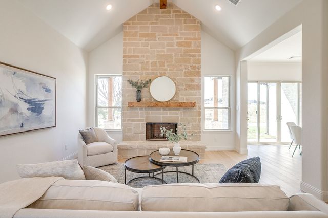 324 Slimp Bluff, Azle, TX 76020