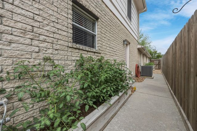 12516 Lake Vista Drive, Willis, TX 77318