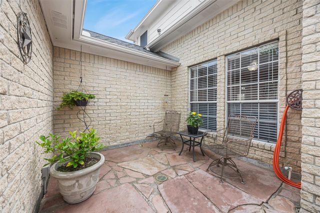 12516 Lake Vista Drive, Willis, TX 77318