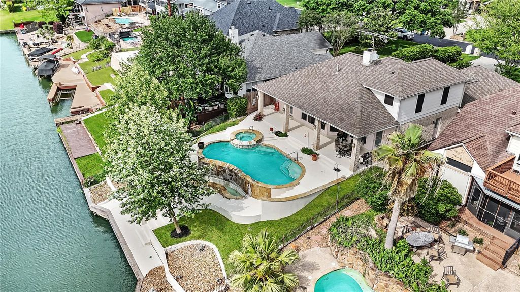 12516 Lake Vista Drive, Willis, TX 77318