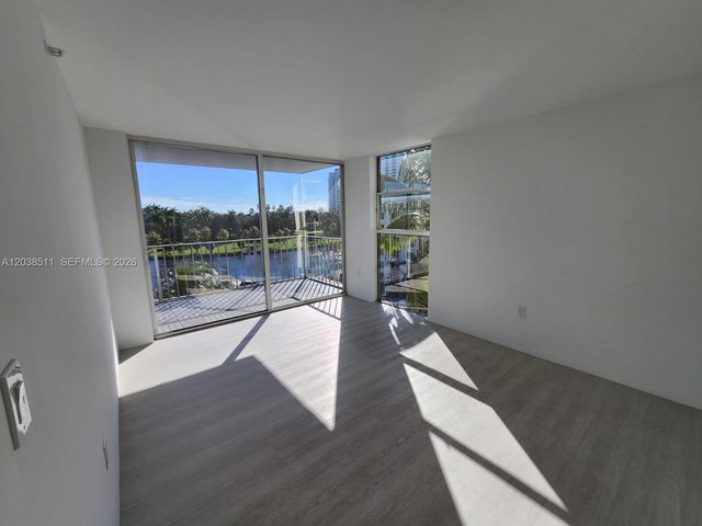 1700 NW N River Dr 606, Miami, FL 33125
