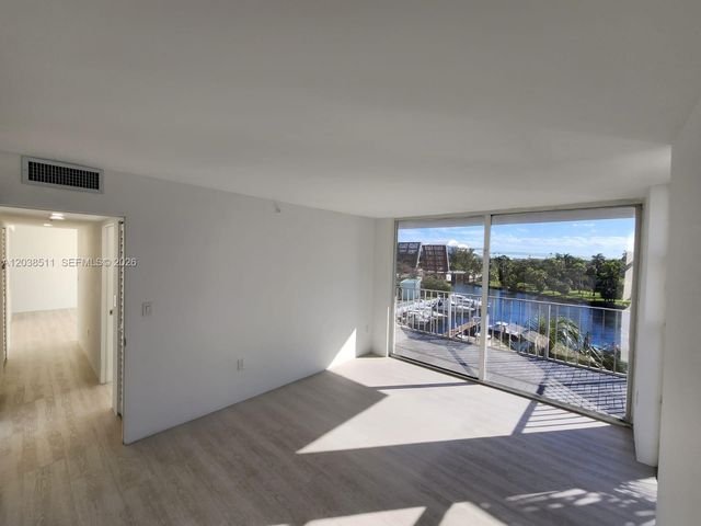 1700 NW N River Dr 606, Miami, FL 33125