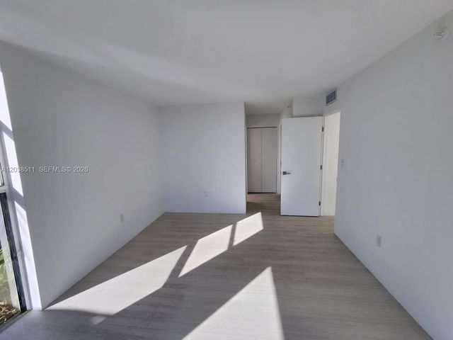 1700 NW N River Dr 606, Miami, FL 33125