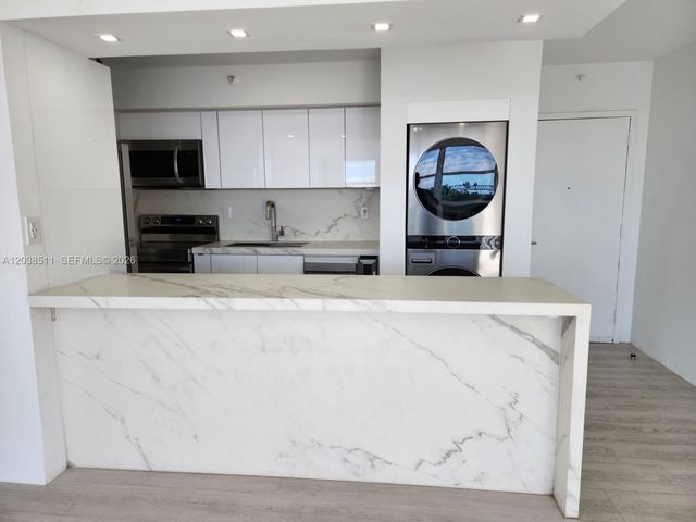 1700 NW N River Dr 606, Miami, FL 33125