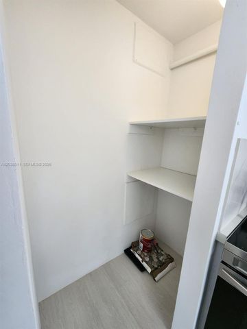 1700 NW N River Dr 606, Miami, FL 33125