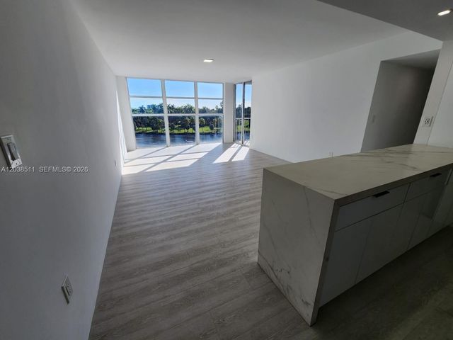 1700 NW N River Dr 606, Miami, FL 33125