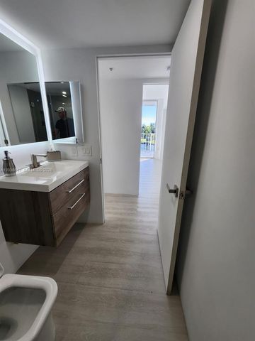 1700 NW N River Dr 606, Miami, FL 33125