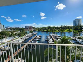 1700 NW N River Dr 606, Miami, FL 33125