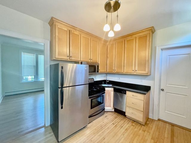 7025 N DAMEN Avenue 3, Chicago, IL 60645