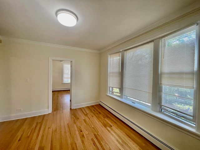 7025 N DAMEN Avenue 3, Chicago, IL 60645