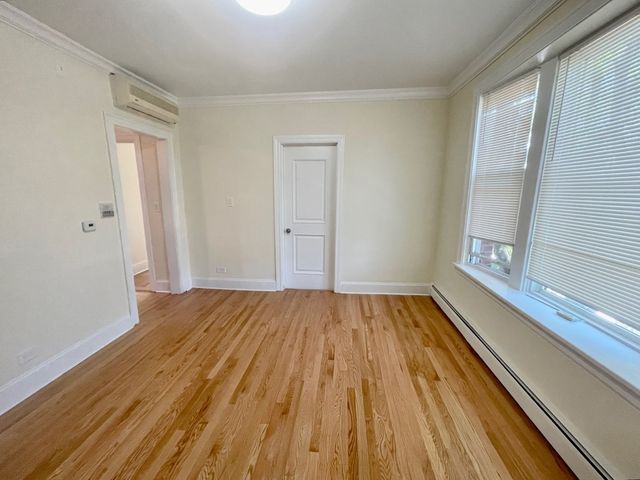 7025 N DAMEN Avenue 3, Chicago, IL 60645