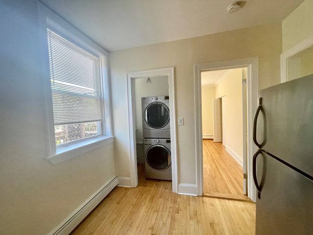 7025 N DAMEN Avenue 3, Chicago, IL 60645