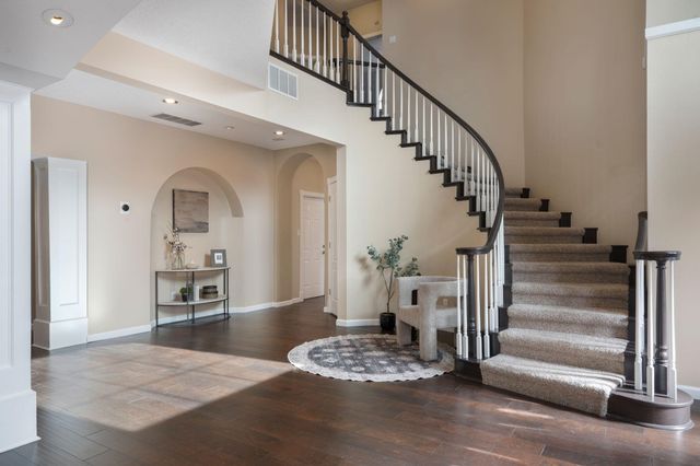 9205 Tanoan Drive NE, Albuquerque, NM 87111