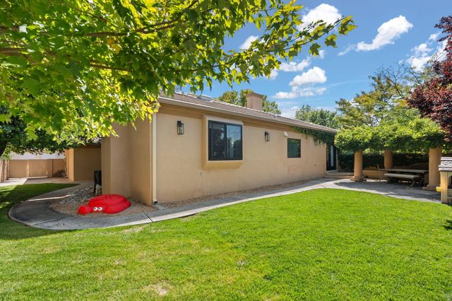 9205 Tanoan Drive NE, Albuquerque, NM 87111