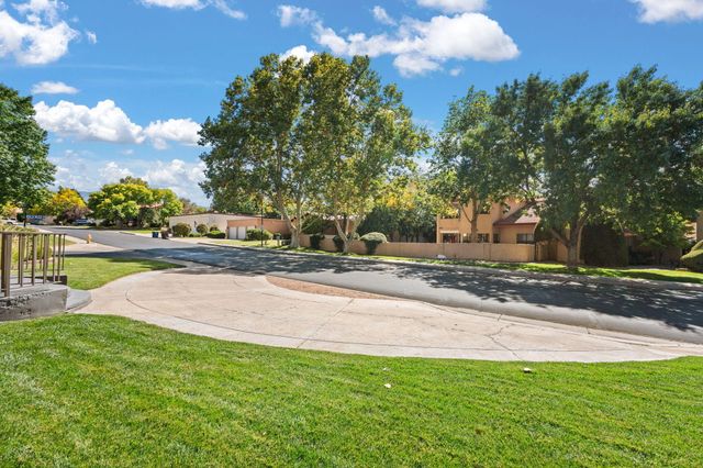 9205 Tanoan Drive NE, Albuquerque, NM 87111