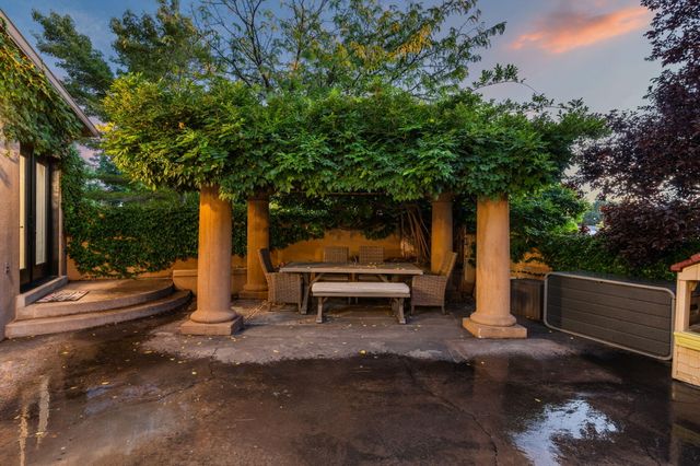 9205 Tanoan Drive NE, Albuquerque, NM 87111