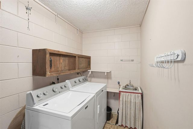 525 SANDY PINES DRIVE, Orange City, FL 32763