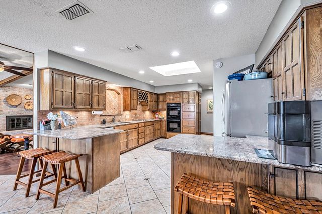 6 Hummingbird, Odessa, TX 79761