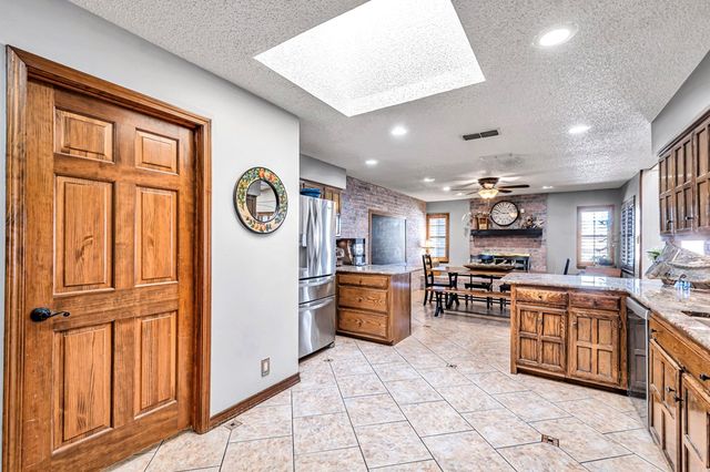 6 Hummingbird, Odessa, TX 79761