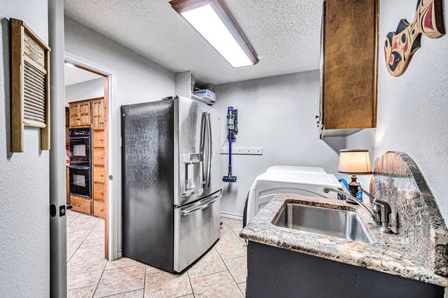 6 Hummingbird, Odessa, TX 79761