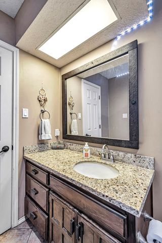 6 Hummingbird, Odessa, TX 79761