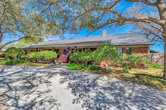 6 Hummingbird, Odessa, TX 79761