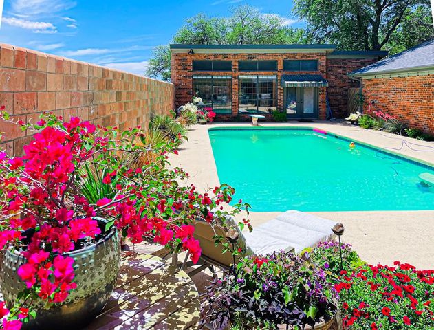 6 Hummingbird, Odessa, TX 79761