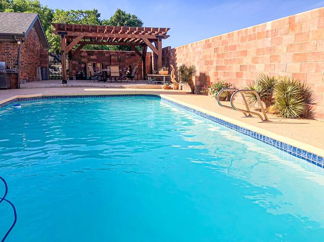 6 Hummingbird, Odessa, TX 79761