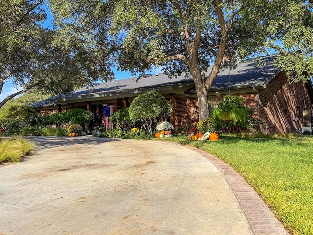 6 Hummingbird, Odessa, TX 79761