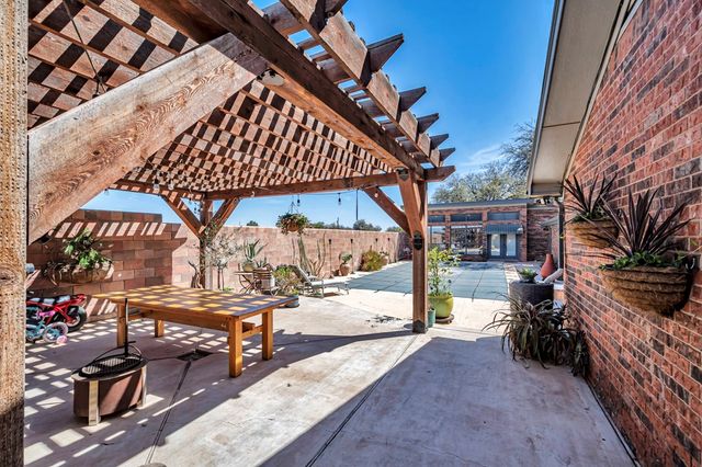 6 Hummingbird, Odessa, TX 79761