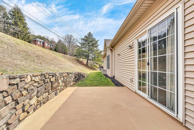 1365 Aarons Run CIR, Salem, VA 24153