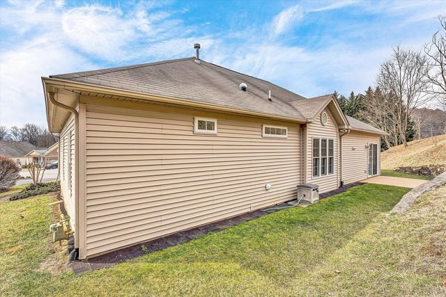 1365 Aarons Run CIR, Salem, VA 24153