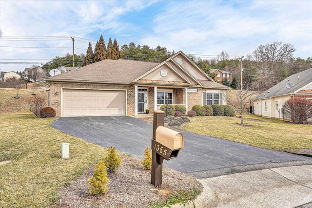 1365 Aarons Run CIR, Salem, VA 24153