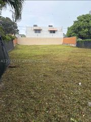 816 NW 21st Ct, Miami, FL 33125
