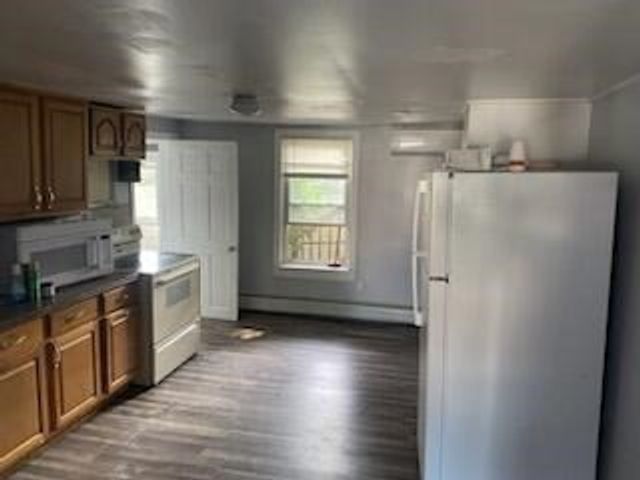 52 Moran St, Gardner, MA 01440