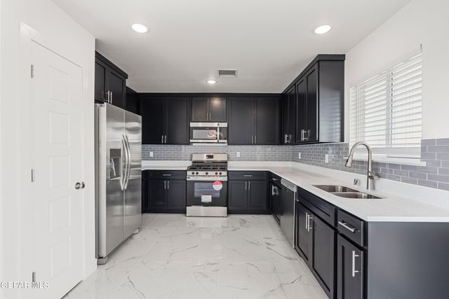 185 Via Bella Place, El Paso, TX 79928